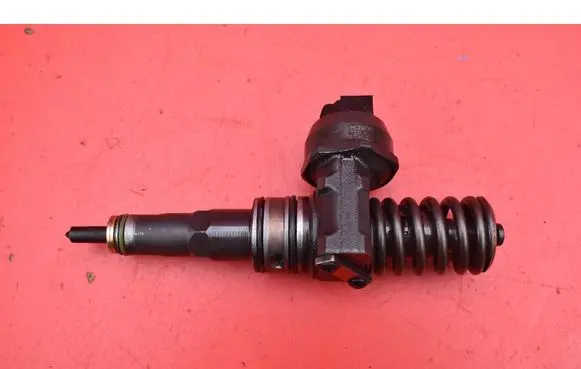 Volkswagen Golf IV Fuel injector 038130073AG