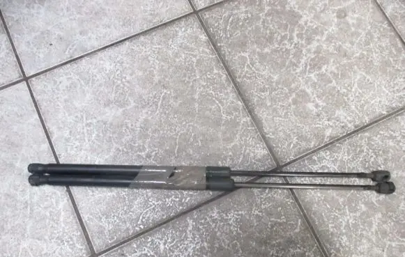 Skoda Octavia Mk2 (1Z) Shock absorber/damper mounting bracket 