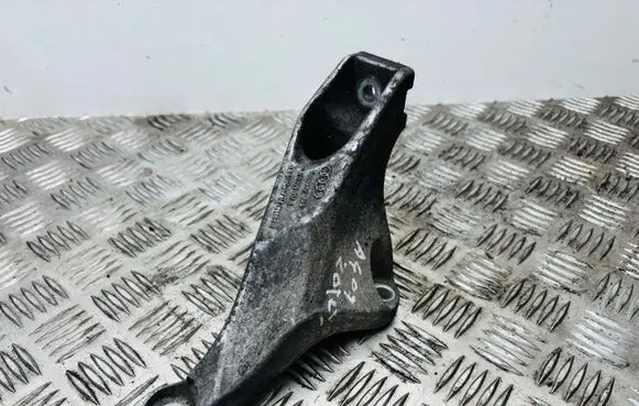 Audi A4 S4 B7 8E 8H Engine mounting bracket 8E0199307S