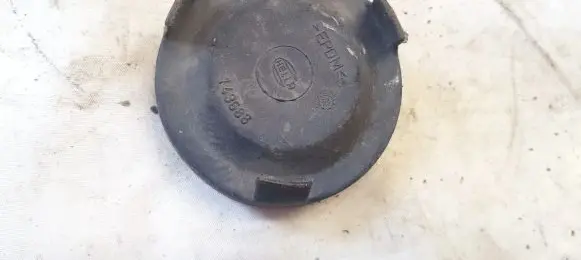 Headlight/headlamp dust cover