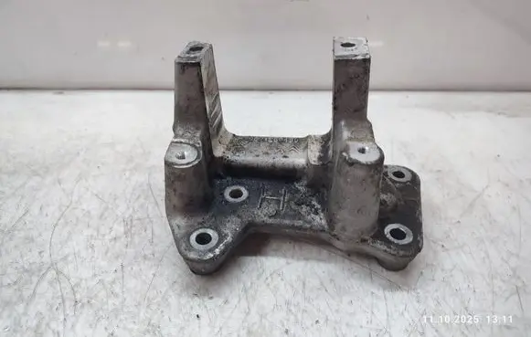 Peugeot 508 RXH Gearbox mounting bracket 9671260480