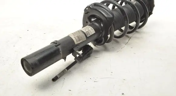 Volvo XC40 Front shock absorber/damper 32246640