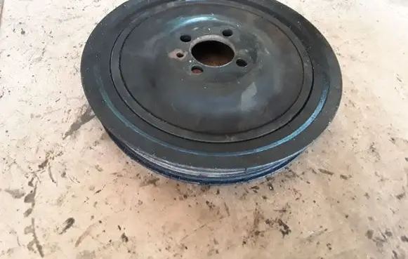 Opel Zafira C Crankshaft pulley 722554909