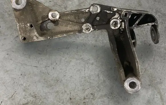 Seat Altea Front lower control arm/wishbone 1K0199296E