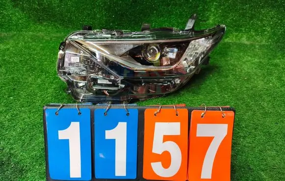 Toyota Auris E180 Headlight/headlamp 