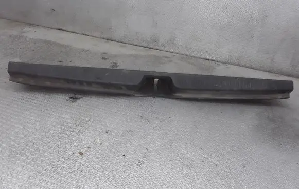 Trunk/boot sill cover protection