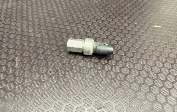 Volkswagen PASSAT B6 Air conditioning (A/C) pressure sensor 1J0959126 TN2109R5 52CP0902