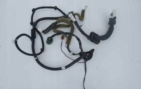 Infiniti QX80 Rear door wiring loom 1V90A