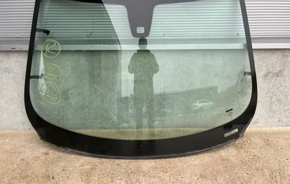 Jaguar XF X250 Front windscreen/windshield window 