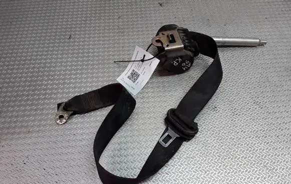 Audi A4 S4 B5 8D Front seatbelt 8D0857705A