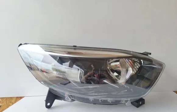 Renault Captur Headlight/headlamp 260105066R