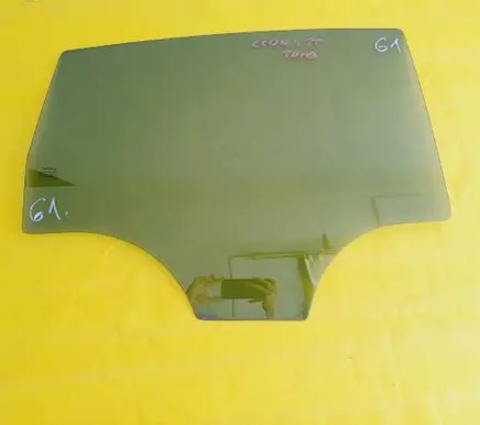 Seat Leon (1P) Rear door window glass