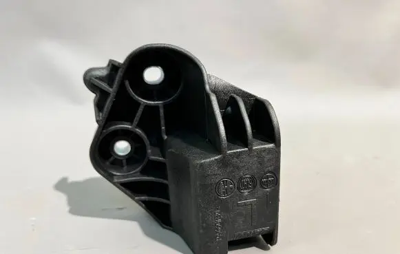 Fiat 500L Radiator mount bracket 51907675