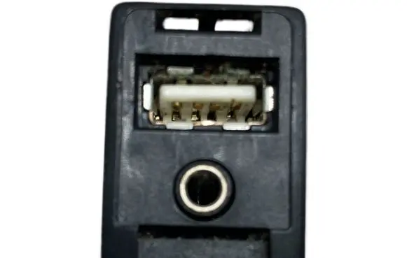 Toyota Avensis T270 USB socket connector 861900D030 86190-0D030