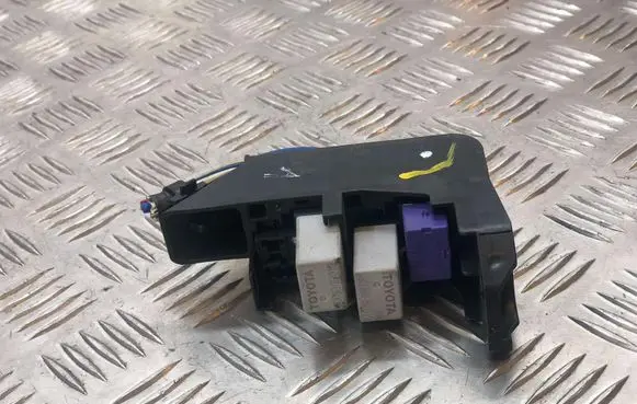 Toyota Auris 150 Fuse module 9008087019