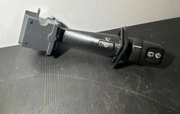 Volvo XC70 Wiper control stalk 30768101 05W33D