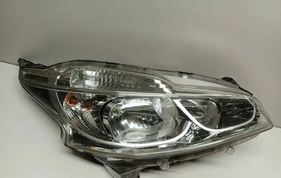 Peugeot 208 I Headlight/headlamp 9802221280