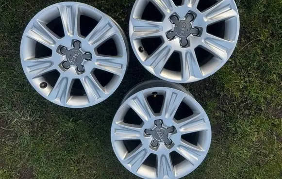Audi A1 R15 alloy rim 8X0601025AQ