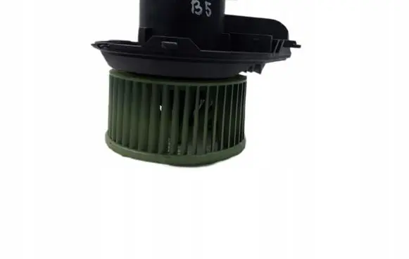Volkswagen PASSAT B5.5 Front door blower motor 740221233F