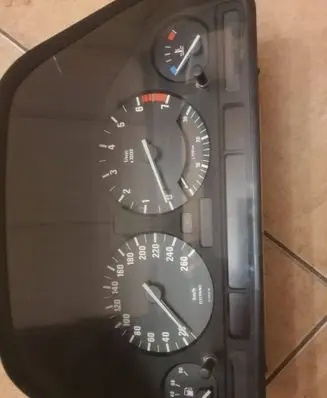 Speedometer (instrument cluster)