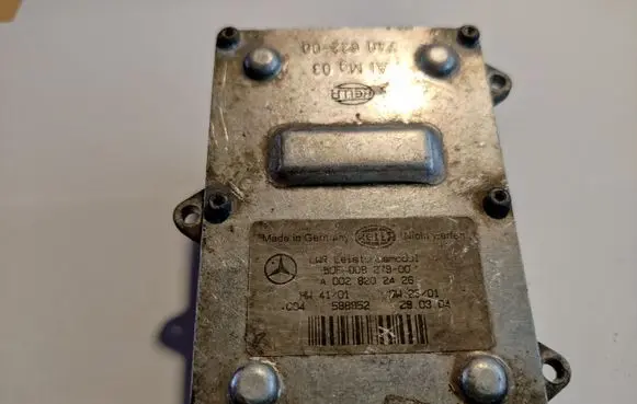 Mercedes-Benz E W211 Headlight ballast module Xenon 5DF00827900 A0028202426