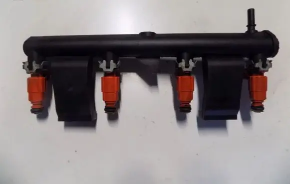 Peugeot 307 Fuel injector supply line/pipe 