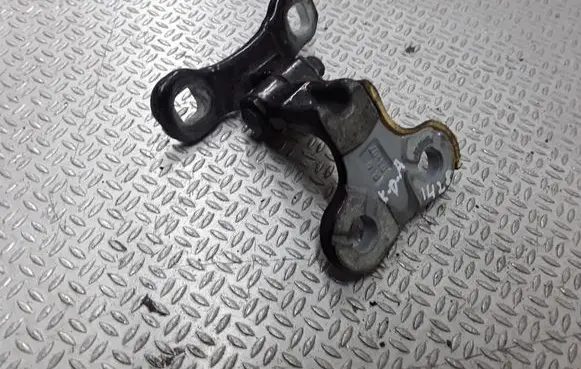 Volvo V50 Front door lower hinge 