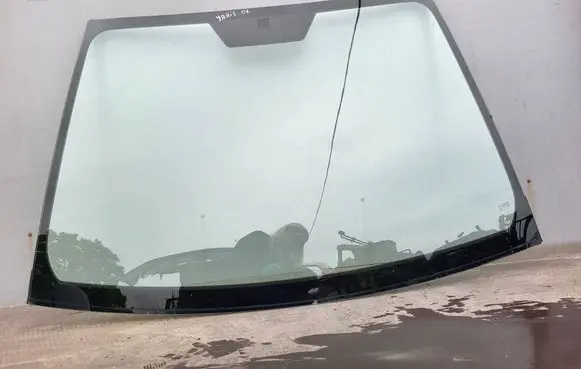 Toyota Yaris Front windscreen/windshield window 561010D150