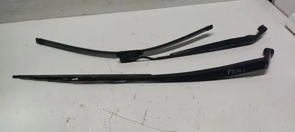 Toyota Prius (NHW20) Front wiper blade arm 