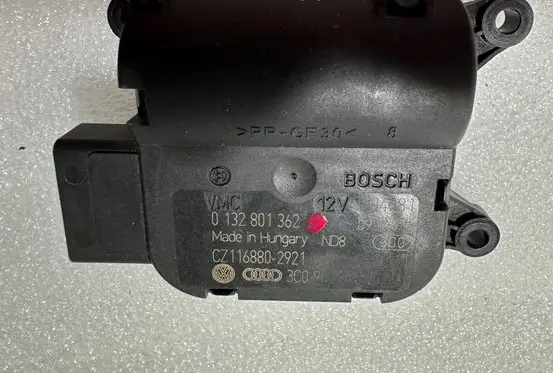 Volkswagen PASSAT B7 Air flap motor/actuator 3C0907511A 0704081 09451