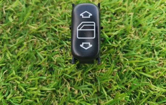Mercedes-Benz E W210 Electric window control switch 210820510KZ
