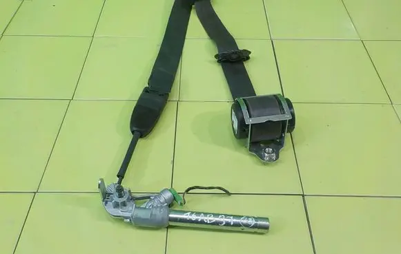 Opel Corsa E Front seatbelt 13427743 BEZPIECZENSTWA