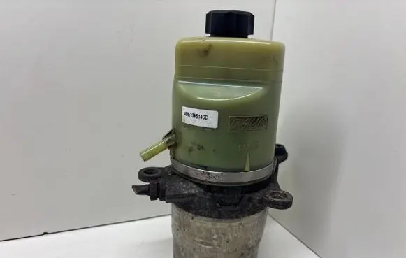 Ford Focus Power steering pump 4M513K514CC