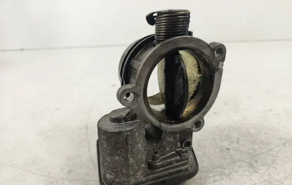 BMW 1 E82 E88 Throttle valve 7804373 B81921063