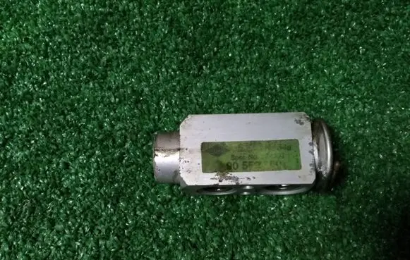 Opel Astra G Air conditioning (A/C) expansion valve 90559850