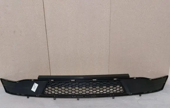 Front bumper splitter molding