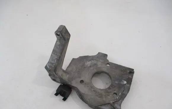 Citroen C3 Picasso Engine mount bracket 9654959880