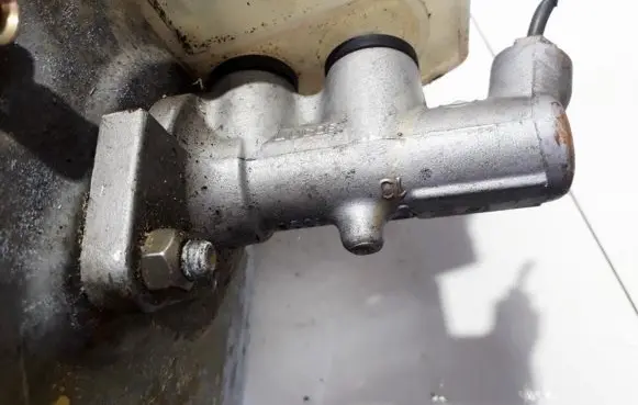 Master brake cylinder