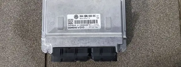 Volkswagen Golf V Engine control unit/module 06A906033DC