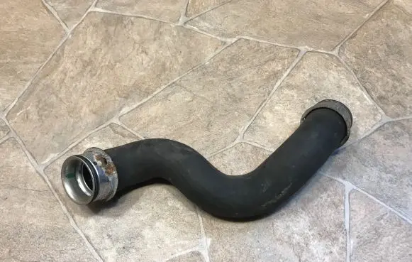 Mercedes-Benz C W204 Engine coolant pipe/hose A2045011682