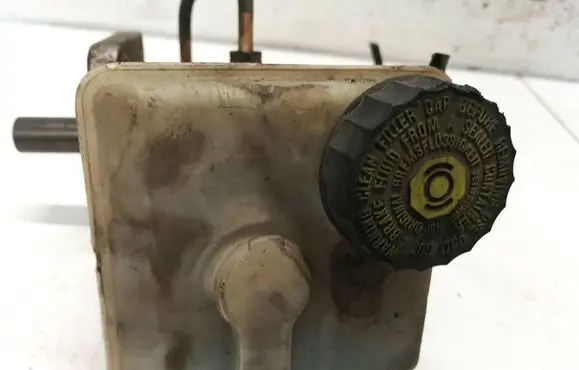 Volvo S60 Brake fluid reservoir 03350884532 03350884861
