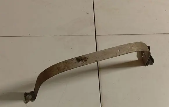 Skoda Superb B5 (3U) Fuel tank mounting bracket 