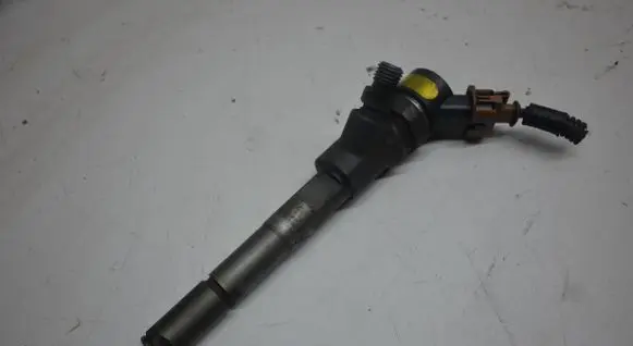 Toyota Yaris Fuel injector 2367033030