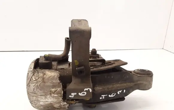 Peugeot 607 Engine mount bracket 9646119980