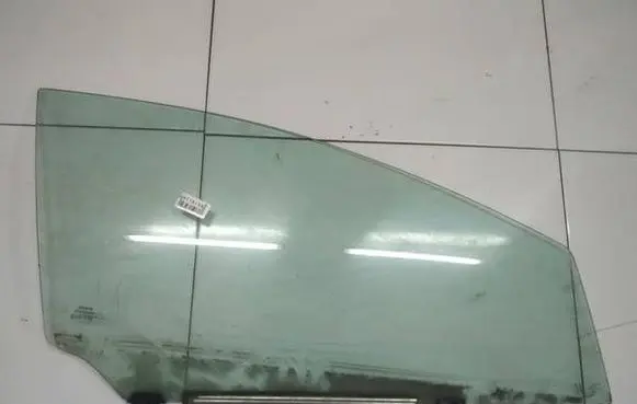 Toyota Avensis T270 Front door window glass four-door as2