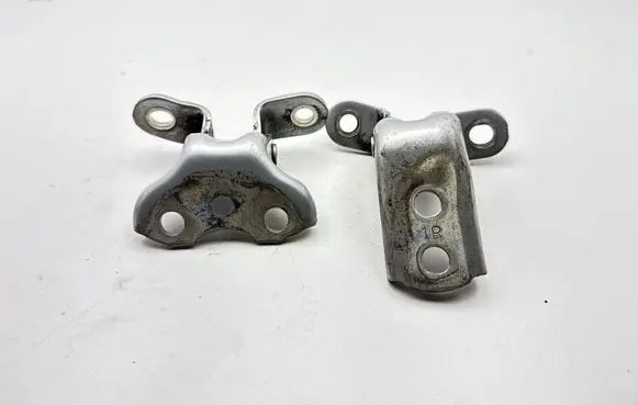 Toyota Prius+ (ZVW40) Front door upper hinge 6980121020