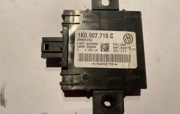 Audi A3 S3 8P Alarm control unit/module 1K0907719C