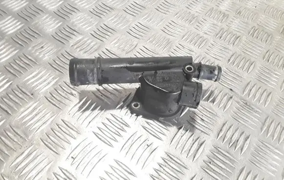 Volkswagen Touran I Engine coolant pipe/hose 038121132G