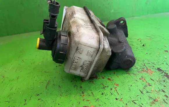 Renault Laguna I Brake booster