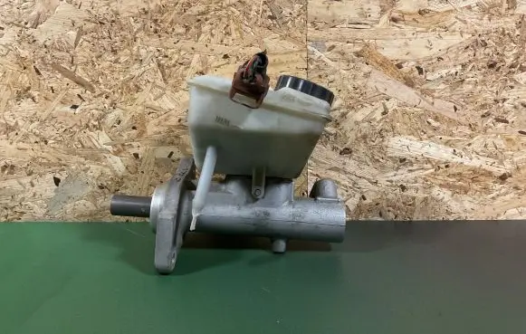 Volvo V70 Master brake cylinder 8646006
